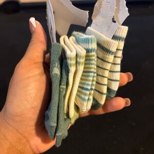 Brand New 4 pairs of baby socks NewBorns